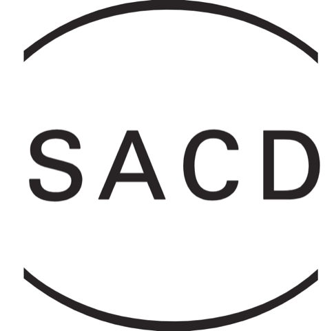 logo SACD avec des parenthèses au-dessus et en dessous
