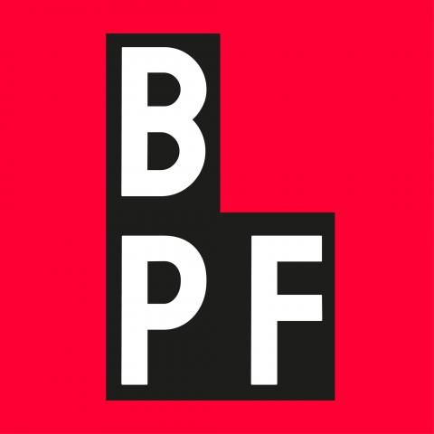 lettres "B", "P" & B" noires et blanches sur fond rouge